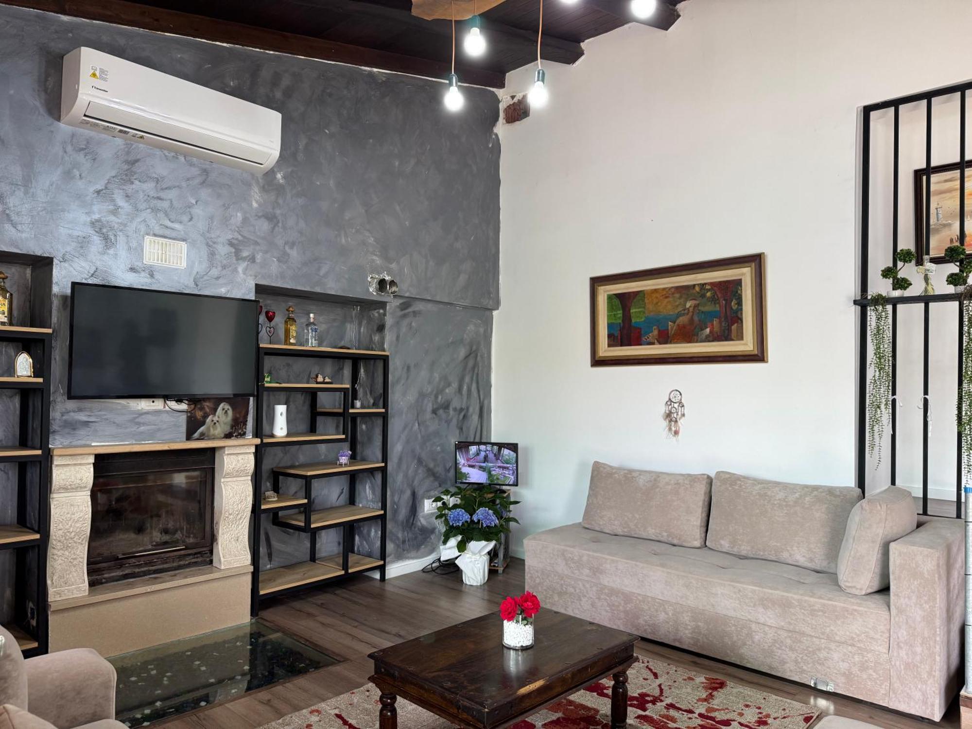 Raffaello's House * Vlore